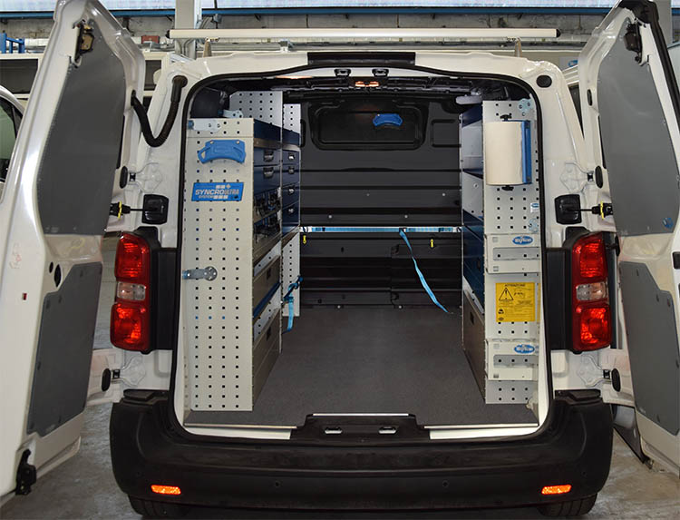 Proace equipado con el sistema Syncro México y Chile