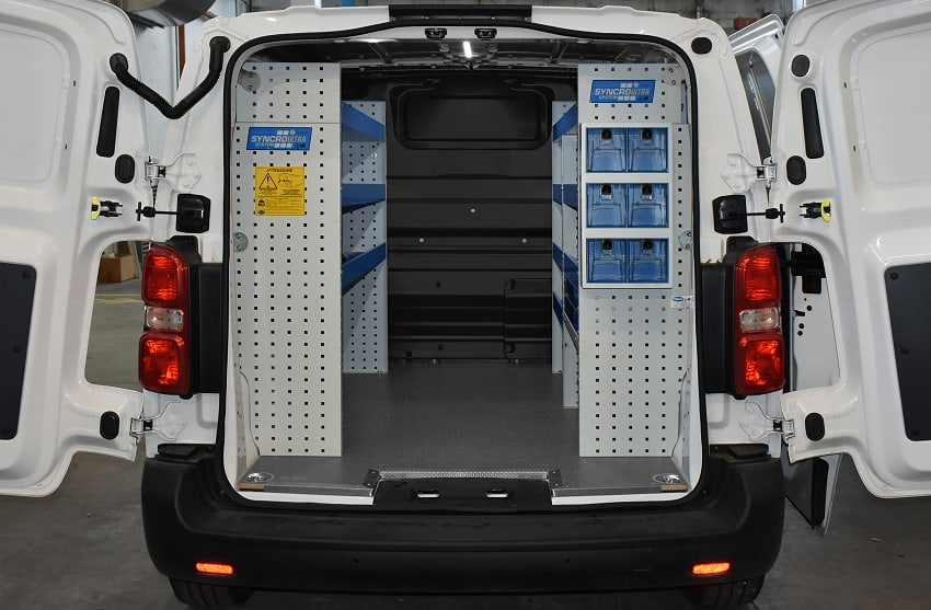 Equipamiento de la furgoneta taller Opel Vivaro 2019 Syncro México y Chile