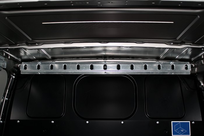 Riel para barras de transporte de prendas colgadas en furgoneta Syncro México y Chile