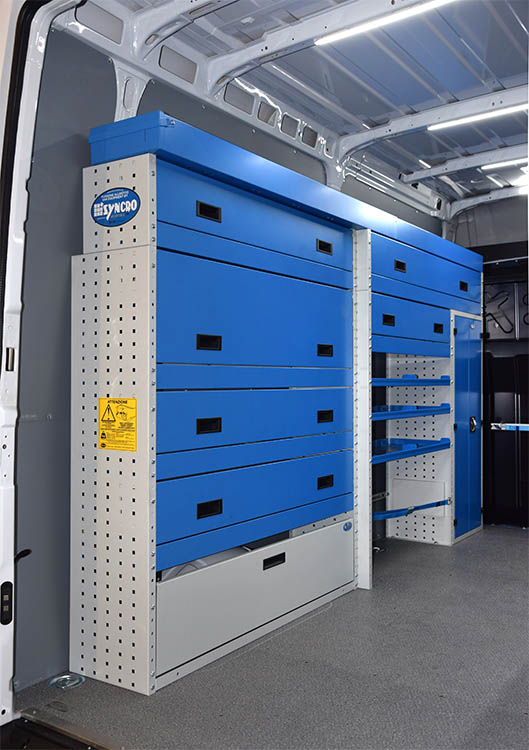 Mueble de diario con estantes cerrados con puerta Syncro Ultra México y Chile