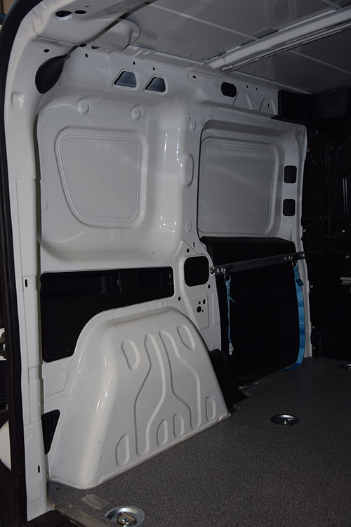 Doblo con pared equipada con sistema de sujeción de carga Syncro México y Chile