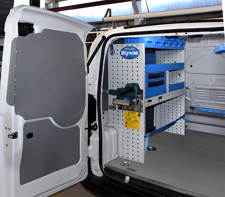 Pared izquierda con mordaza extraíble a bordo de Fiorino Syncro México y Chile