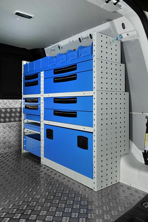 Parede derecha de la furgoneta Caddy con cajones y estantes Syncro México y Chile