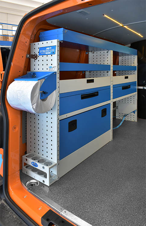 Portarrollos y muebles con puerta de cierre en Transporter Syncro México y Chile