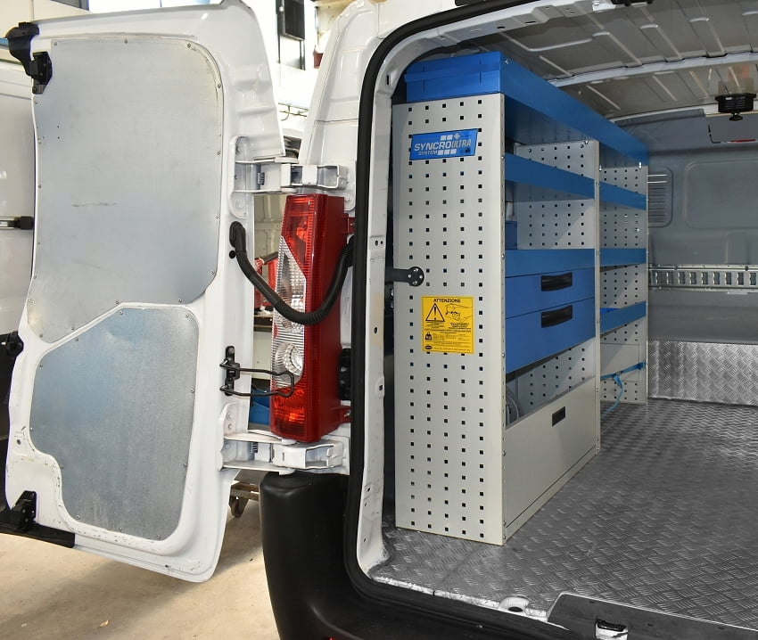 Escudo con estantes y cajones Syncro México y Chile