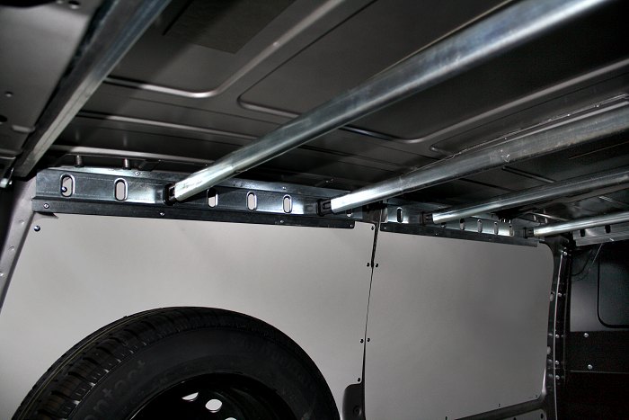 Barras metálicas fijadas a los rieles para furgonetas Syncro México y Chile