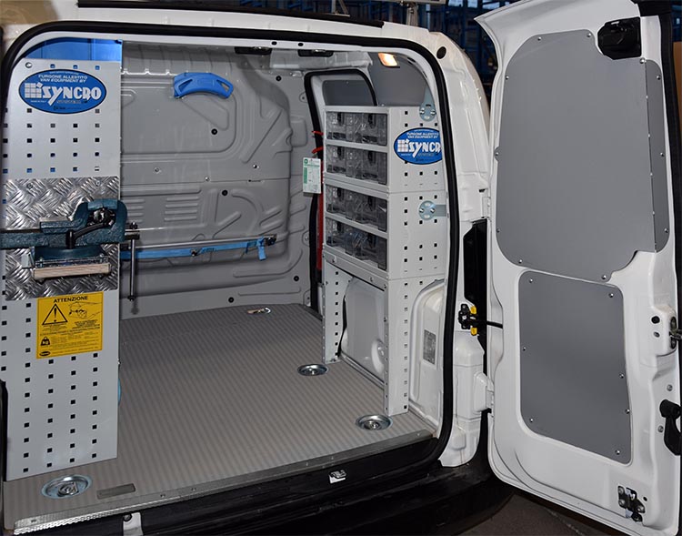 Cajones Multibox en la pared derecha Fiorino Syncro México y Chile