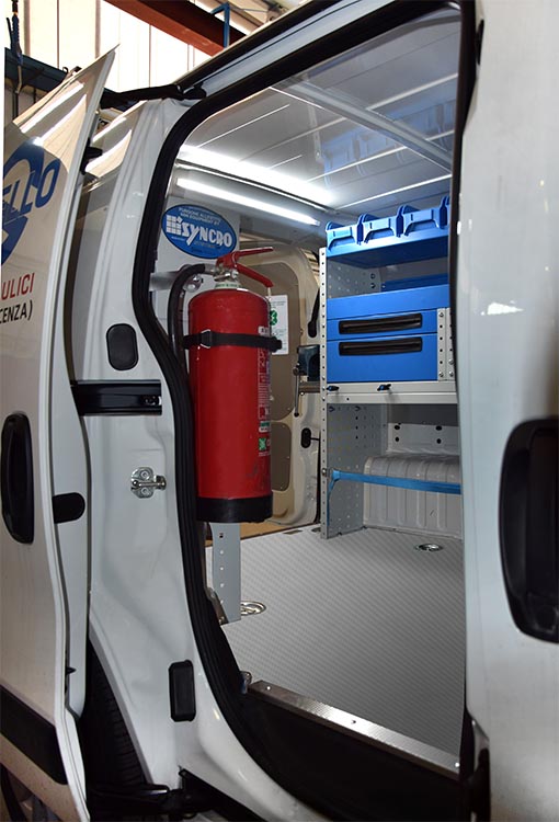 Nemo con varios accesorios Syncro México y Chile