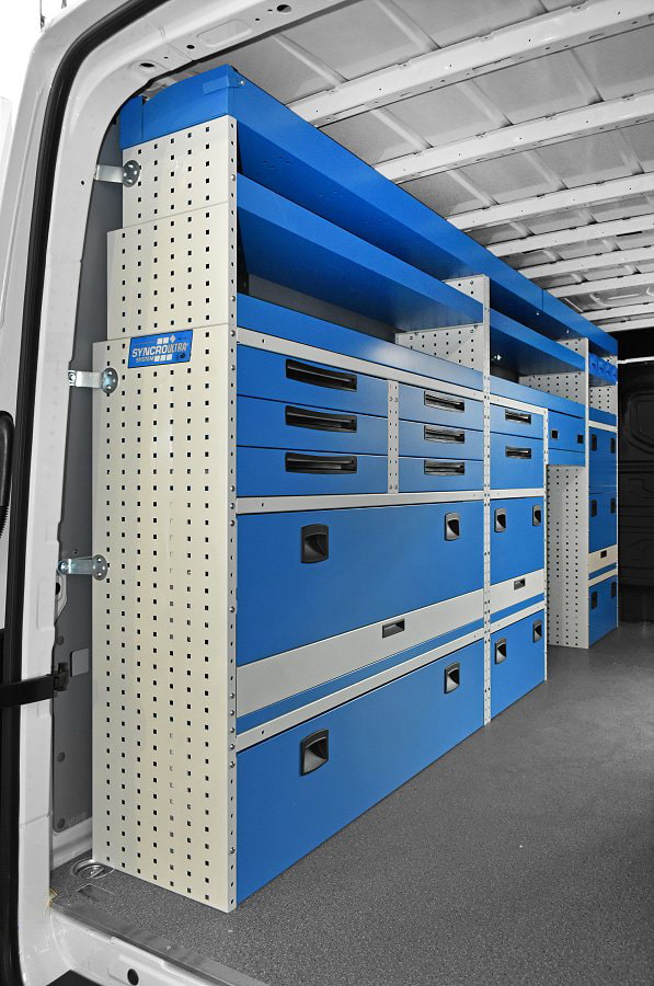 Pared con cajones y estantes para furgoneta MAN TGE L4H3 de Syncro System México y Chile