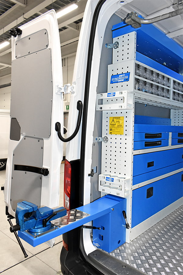 Portamordazas basculante abierto en MAN TGE L4 H3 Syncro System México y Chile