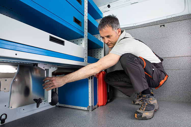 Sujeta maletas con trinquete en uso Syncro México y Chile