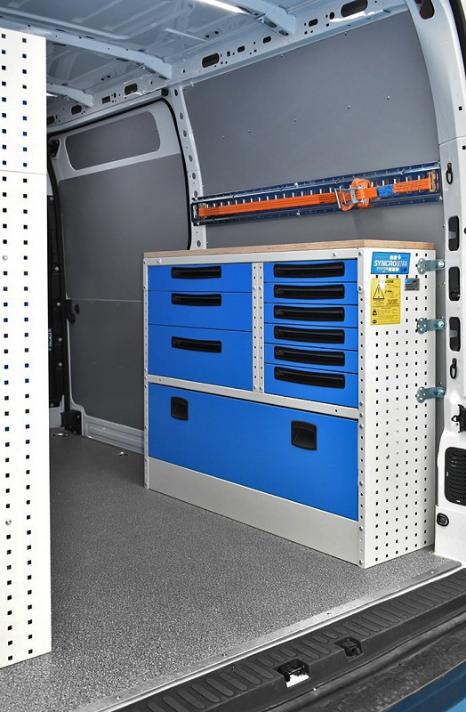 Ejemplo de estante de trabajo para furgoneta Syncro México y Chile