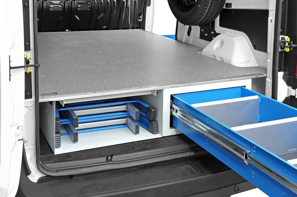 Soluciones bajo el piso con una combinación de cajones y estantes Syncro System México y Chile