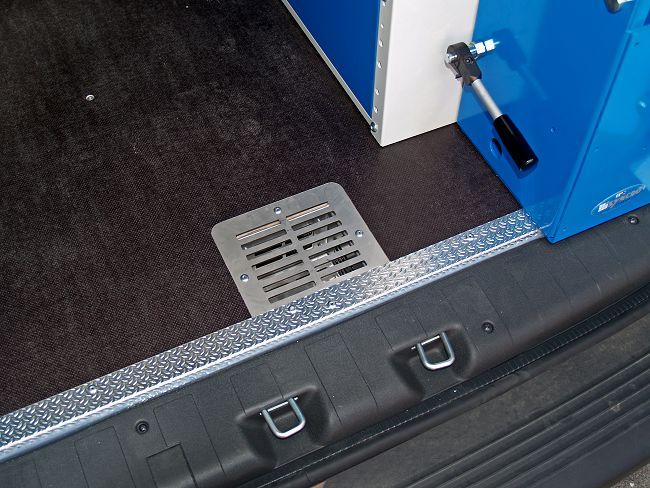 Pozo de ventilación para furgoneta en Syncro México y Chile