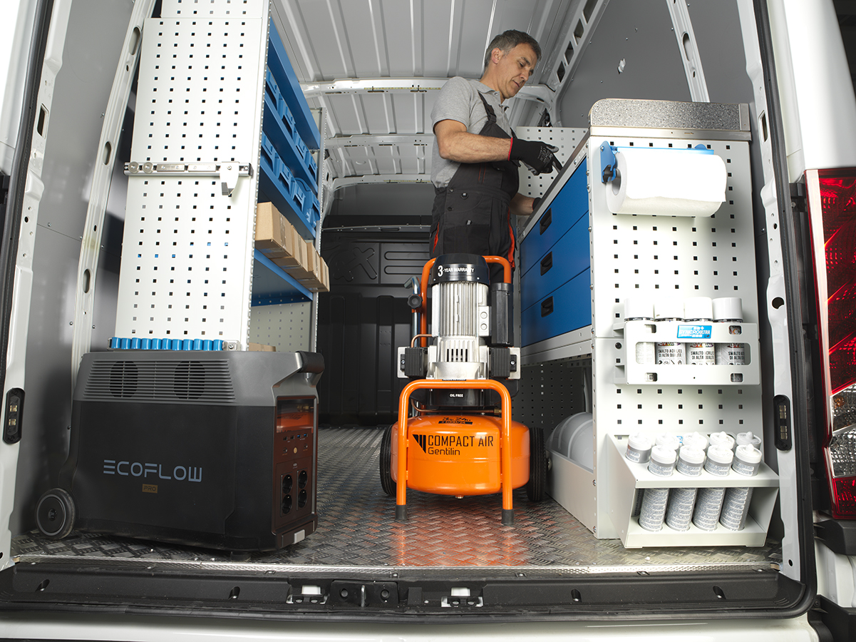 Ecoflow con herramientas en la camioneta Syncro México y Chile