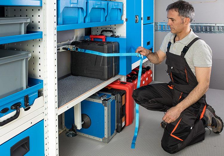 Sujeta maletas con correa en uso Syncro México y Chile