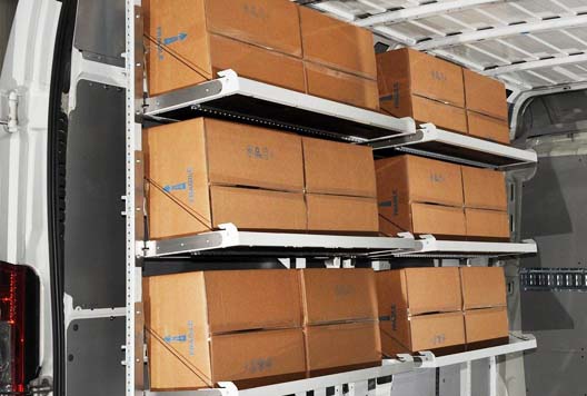 Estantes abatibles cargados Syncro México y Chile