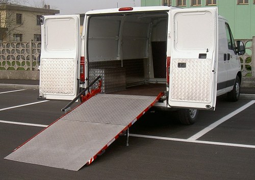 Ducato equipado con plataforma de carga Syncro México y Chile