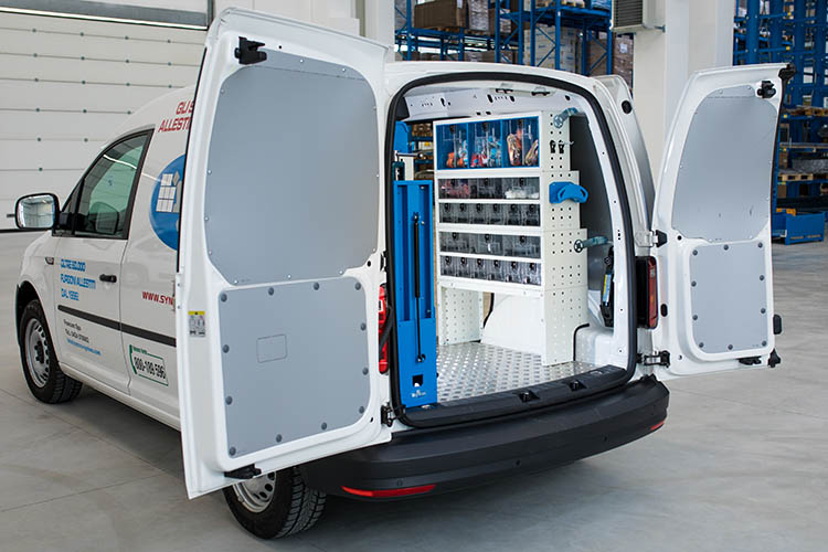 Cajoneras transparentes en furgoneta equipada pequeña Syncro México y Chile