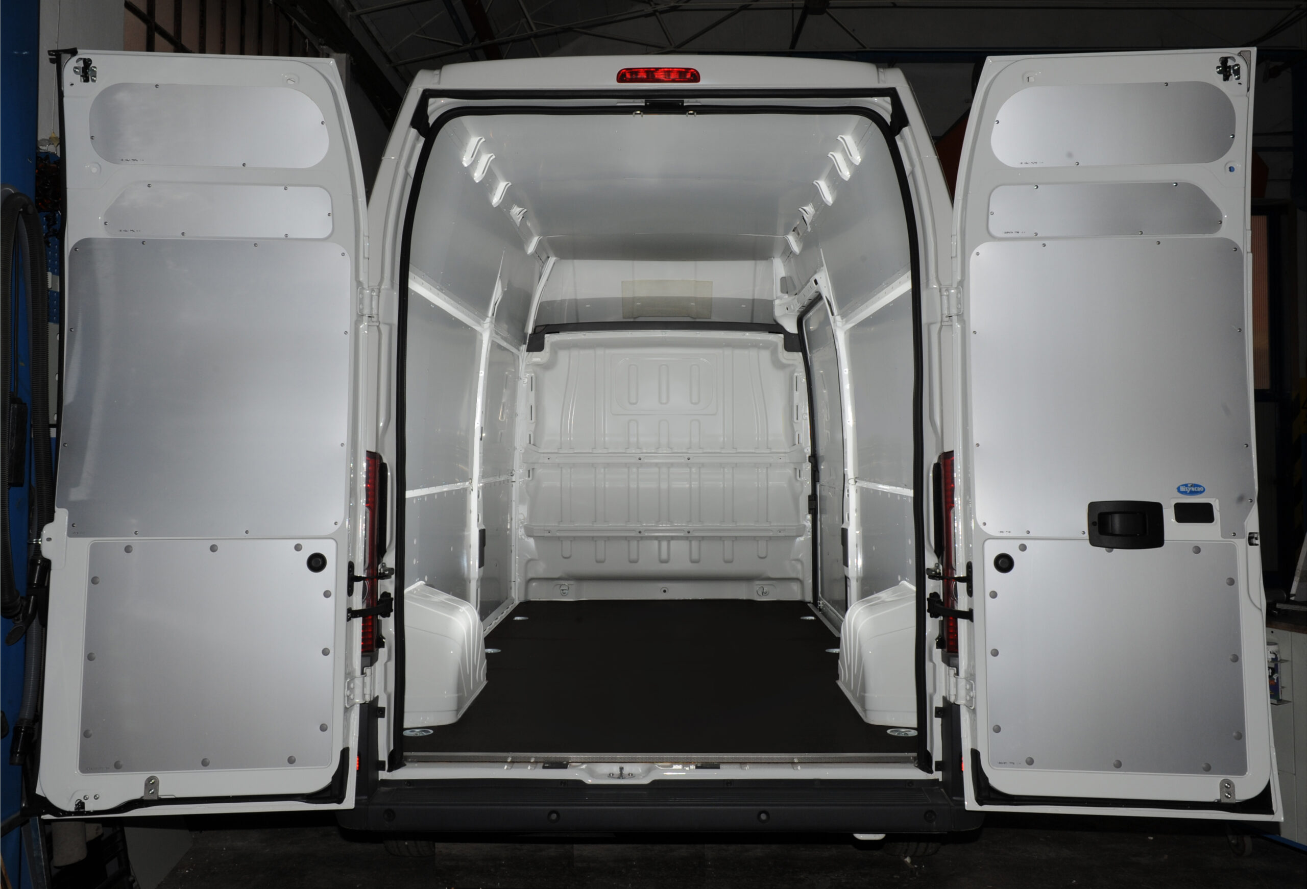 Furgoneta con cubierta total de la carrocería Syncro México y Chile